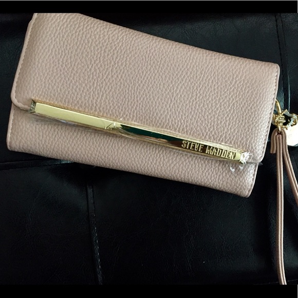 Steve Madden wallet/wristlet💕 - Picture 1 of 13